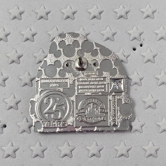 NEW! 2025 Disneyland Hidden Mickey Jimmy Cricket 25 year Pin - Picture 2 of 2